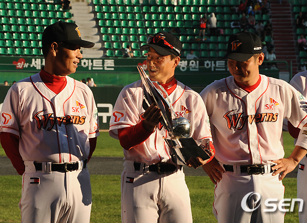 
	[����]������,'������ Ʈ���ǰ� ��½!��½!
