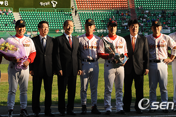 
	[����],'����� ��� ����Կ� ��Ĭ!'
