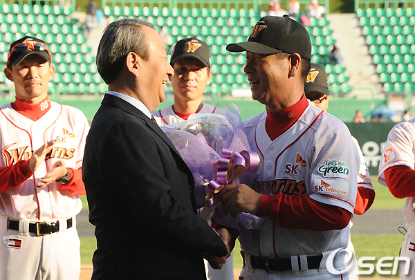 
	[����]������ ����,'�輺�� ���� ���ϵ帳�ϴ�'
