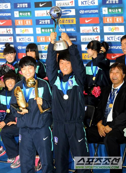 
	[����] ������, ��Ƹ� ' Ʈ���ǰ� �ʹ� ���ſ���' �ϸ� �ູ�� ����
