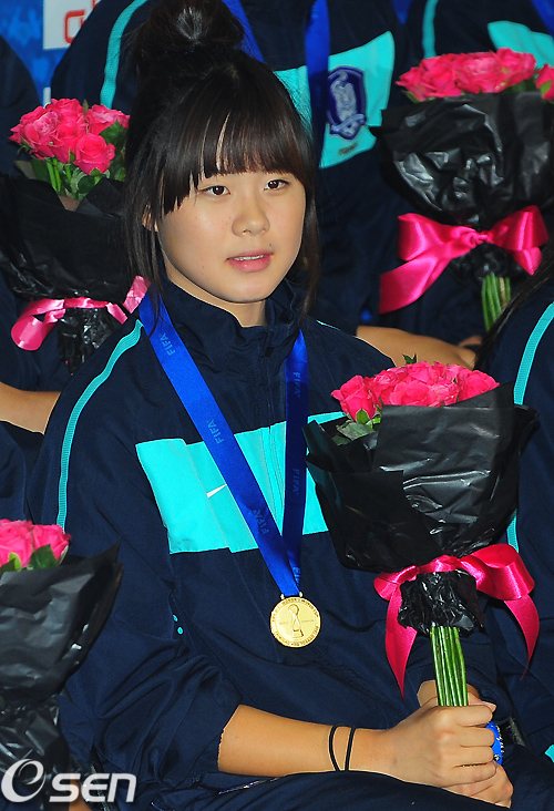 
	[����]'�౸��¯'������,'�ɺ��� �Ƹ�����?'
