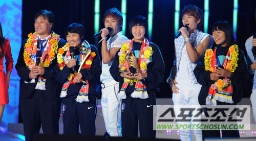 
	[����] ������, '�౸�� ���� �뷡�� ��...'
