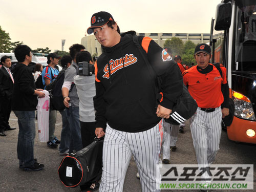 
	[����] �Ե� �̴�ȣ, '�� ������ �Ծ��'
