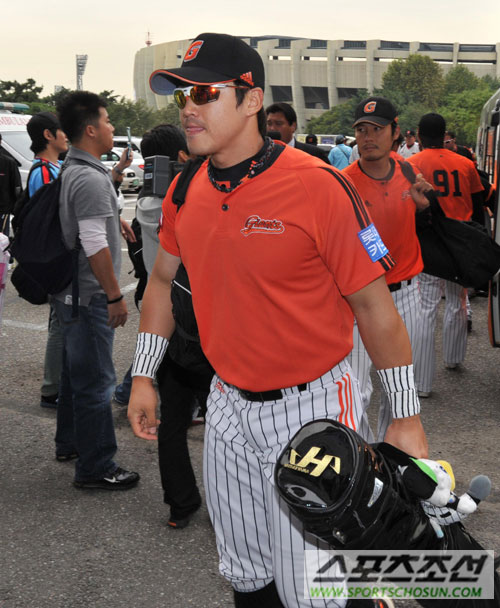 
	[����] �Ե� ȫ����, ������ ǥ������ �߱��� ����
