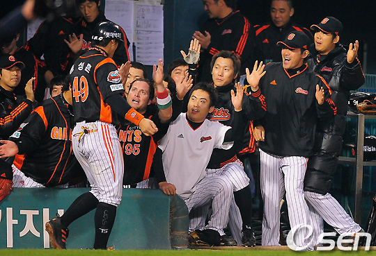 
	[����]ȫ����, '���� ������ �츮�� ����'
