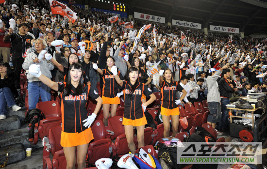 
	[����] �Ե� ġ���, '������ ���� �Ҳ��� �¸� ��Ź�ؿ�~'
