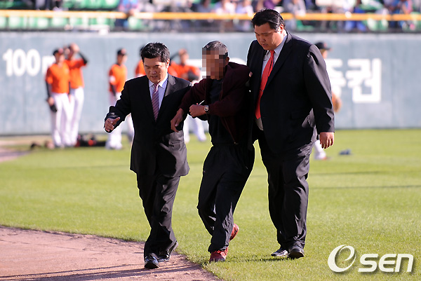 
	[����]'�߱��� �̷� ��� �� �־�!'
