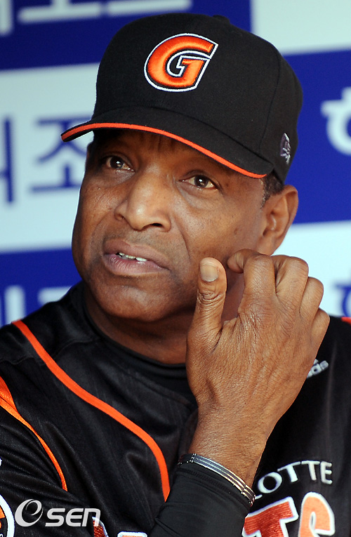 
	[����]���̽���, '�۳�ó�� ���� �ʴ´�!'
