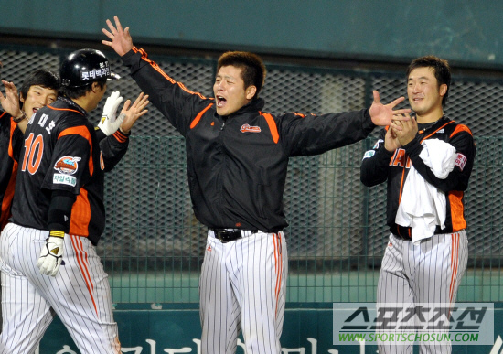 
	[����] ����ȣ, ��~ ��ȣ��! �̻��װڴ�!
