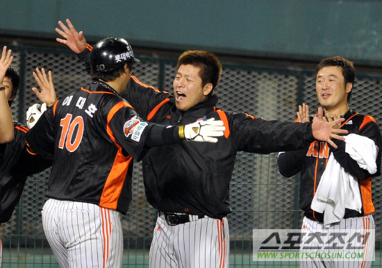 
	[����] ����ȣ, ��~ ��ȣ��! �̻��װڴ�!
