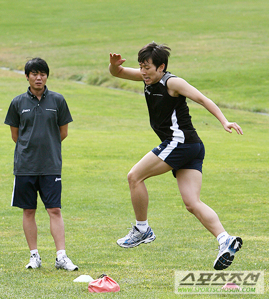 
	 '����ĳ��Ż�� ���߷� ���� ����.' �������� ������ �߳���� ������� �Ʒ��� ��ȭ�ϰ� �ִ�.
