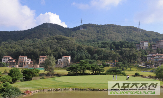 
	[����] �Ƹ����� Ŭ������ ������ �׸����� �ڸ���CC
