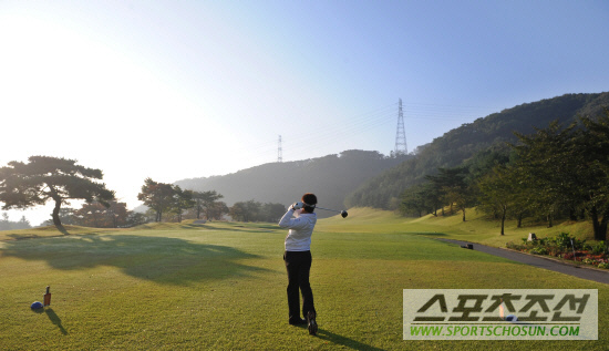 
	[����] �Ƹ����� Ŭ������ ������ �׸����� �ڸ���CC
