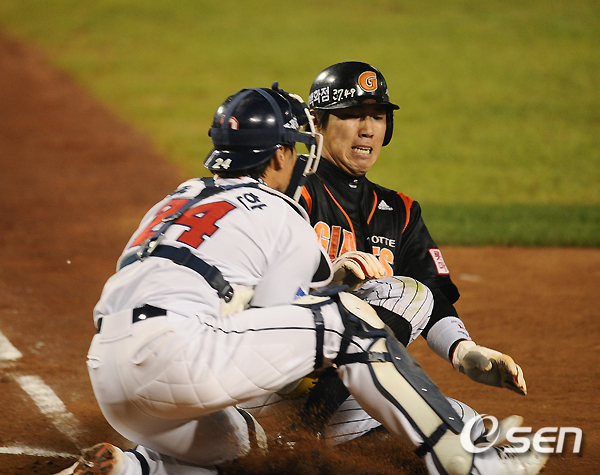 
	[����]�����,'��ٸ��� �־���'
