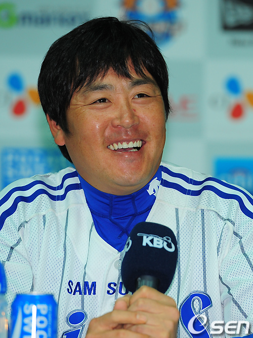 
	[����]������,'���� ������ �ѱ��ø��� �ö󰡾���!'
