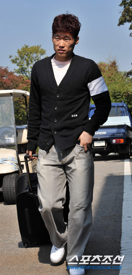 
	���������� 2010.10.7.

 �౸��ǥ�� �������� ������ ������ ��Ÿ��, ���� �������� ��û�� ����� �������� 7�� ����NFC�� �Լ��ϰ� �ִ�.

 ����NFC=�����ʱ��� young@sportschosun.com


