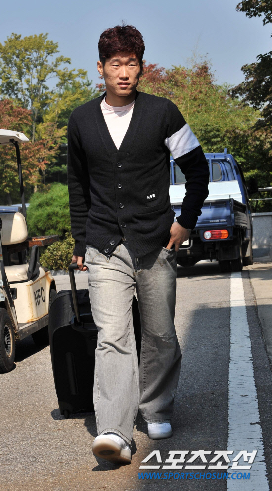 
	���������� 2010.10.7.

 �౸��ǥ�� �������� ������ ������ ��Ÿ��, ���� �������� ��û�� ����� �������� ����NFC�� �Լ��ϰ� �ִ�.

  ����NFC=�����ʱ��� young@sportschosun.com


