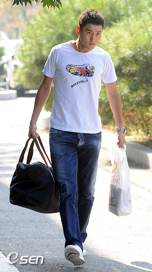 
	[����]������,'�Ϻ� ������ �Ծ��'
