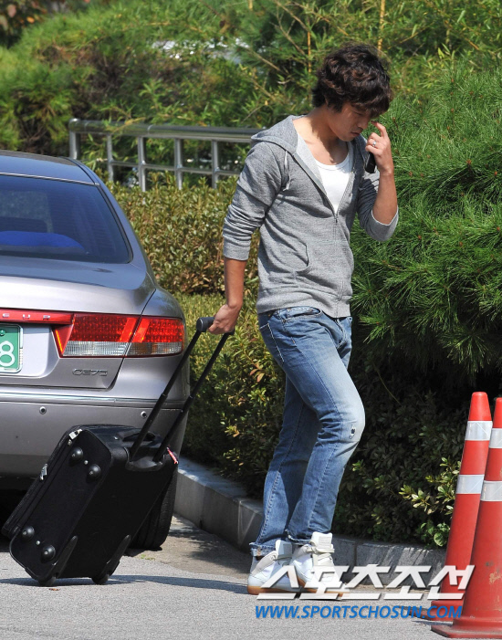 
	���������� 2010.10.7.

   ���� û������ ȸ�� ������ �ĵ�Ƽ ������ �� ���ֿ��� ���� ������ �� ǥ������ 7��  ����NFC�� �Լ��ϰ� �ִ�.   ����NFC=�����ʱ��� young@sportschosun.com


