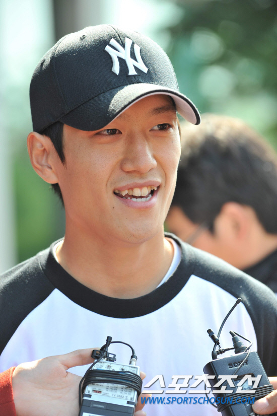 
	���������� 2010.10.7.

  

����巡�� ��û���� ���� ������Ƽ, ����� NY���ڸ� �� �������� 7�� ����NFC�� �Լ��� �� ���ڵ��� ������ ���ϰ� �ִ�.   ����NFC=�����ʱ��� young@sportschosun.com


