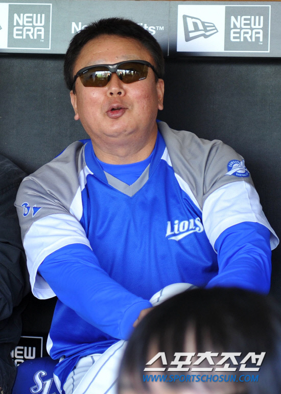 
	2010.10.7/

7�� �뱸 �ùξ߱��忡�� ���� 2010���ξ߱� �÷��̿��� �Ｚ-�λ� ���, ��� �� �Ｚ ������ ������ ���ͺ� �ϱ� ���� ���� ���� ���ڵ��� ���ƿ��� �� �ִ�.

�뱸=��������� songs@sportschosun.com


