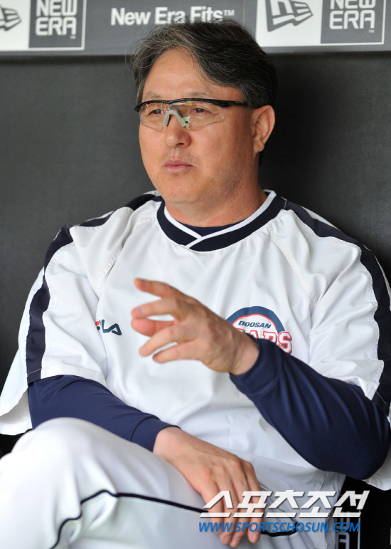 
	2010.10.7/

7�� �뱸 �ùξ߱��忡�� ���� 2010���ξ߱� �÷��̿��� �Ｚ-�λ� ���, ��� �� �λ� ��湮 ������ ���ƿ����� ���ڵ��� ������ ���ϰ� �ִ�.

�뱸=��������� songs@sportschosun.com


