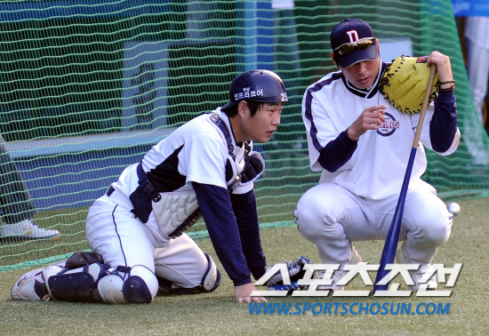 
	2010,10,07

PO1���� �Ｚ-�λ�

�λ� ���� �������� 7�� PO1������ �յ� �Ʒÿ��� ���α� ��ġ���� ���������� ��� �ִ�.

�뱸=����������basser@sportschosun.com


