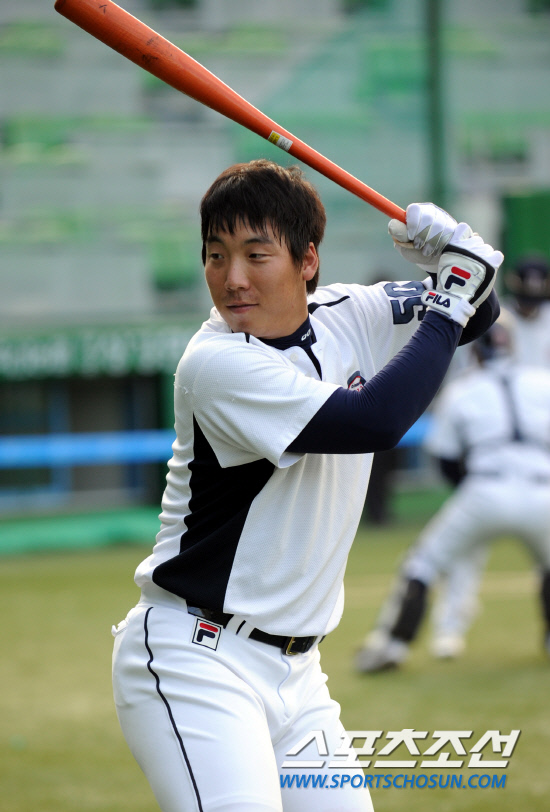 
	2010,10,07

PO1���� �Ｚ-�λ�

�λ� �������� 7�� PO1������ �ռ� Ÿ���Ʒÿ� ���� �÷ȴ�.

��PO���� �̷����� ������ ���� ���� �������� �׵����� ������ ��ȸ�Ϸ��� �� ������ ��Ʈ�� �ֵѷ���.

�뱸=����������basser@sportschosun.com


