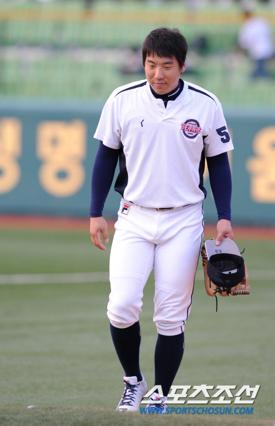 
	2010.10.7/

7�� �뱸 �ùξ߱��忡�� ���� 2010���ξ߱� �÷��̿��� �Ｚ-�λ� ���, ��� �� �λ� �������� �Ʒ��� ��ġ�� ������ ǥ������ ���ƿ����� ������ �ִ�.

�뱸=��������� songs@sportschosun.com


