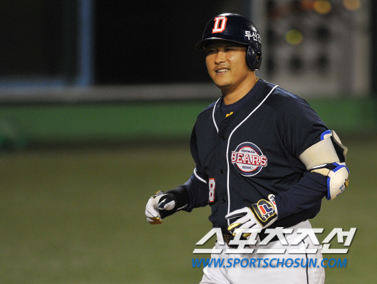 
	2010�� 10�� 7��

7�� �뱸���� ���� �λ�� �Ｚ�� �÷��̿��� 1�������� 4ȸ�� ���� Ȩ���� ģ �λ� �赿�ְ� �̼Ҹ� �ӱݰ� Ȩ���� ������ �ִ�.

�뱸= ���� ���� kyungmin@sportschosun.com


