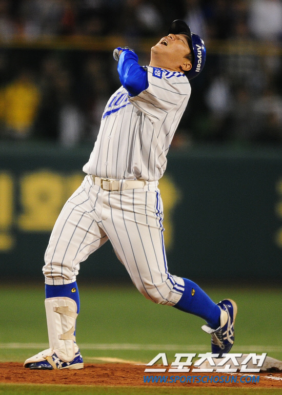 
	2010,10,07

PO1���� �Ｚ-�λ�

�뱸���忡�� ������ PO1�������� �Ｚ �������� ����Ÿ�� ���� ���ߴ�.

������� 3ȸ�� 2�� 1,2�翡�� 1Ÿ�� ����Ÿ�� ġ�� 3����� �پ����� 1������ ä������ Ȩ���� �ƿ����� �ƽ��� ǥ���� ���� �ִ�.

�뱸=����������basser@sportschosun.com


