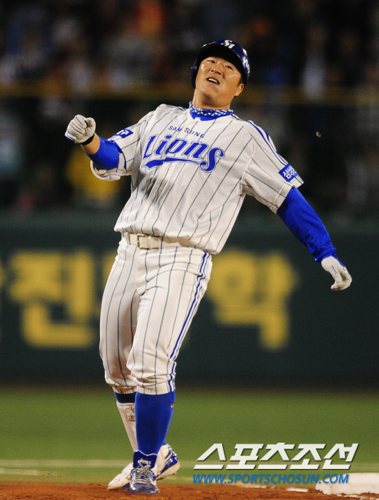 
	2010,10,07

PO1���� �Ｚ-�λ�

�뱸���忡�� ������ PO1�������� �Ｚ �������� ����Ÿ�� ���� ���ߴ�.

������� 3ȸ�� 2�� 1,2�翡�� 1Ÿ�� ����Ÿ�� ġ�� 3����� �پ����� 1������ ä������ Ȩ���� �ƿ����� �ƽ��� ǥ���� ���� �ִ�.

�뱸=����������basser@sportschosun.com


