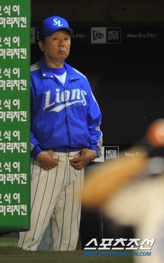 
	2010�� 10�� 7��

7�� �뱸���� ���� �λ�� �Ｚ�� �÷��̿��� 1�������� �Ｚ ������ ������ ���������� ������ ���Ѻ��� �ִ�.

�뱸= ���� ���� kyungmin@sportschosun.com


