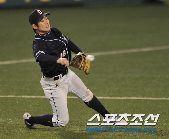 
	2010�� 10�� 7��

7�� �뱸���� ���� �λ�� �Ｚ�� �÷��̿��� 1�������� 7ȸ�� �Ｚ �������� Ÿ���� ���� 3��� �̿����� 2�翡 �۱������� ���ڰ� �������Ǿ���.

�뱸= ���� ���� kyungmin@sportschosun.com


