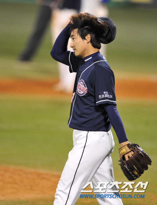 
	2010.10.7/

2010���ξ߱� PO 1���� �Ｚ���̿���-�λ꺣� ��Ⱑ 7�� �뱸�ùο�忡�� ���ȴ�. 8�� 2�� 1,2�翡�� �λ� ������ �������� �Ｚ �����̿��� ������ ���� 3�� Ȩ���� ����ϰ� �ִ�. ���ο� ǥ���� �λ� ������.

�뱸=��������� songs@sportschosun.com


