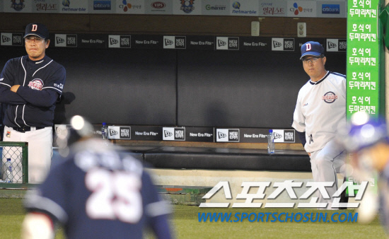 
	2010���ξ߱� PO 1���� �Ｚ���̿���-�λ꺣� ��Ⱑ 7�� �뱸�ùο�忡�� ���ȴ�. �Ｚ�� 6-5 �����и� ���� �λ� ��湮 ������ 9ȸ ������ Ÿ���� �׶��带 �ٶ󺸰� �ִ�.

�뱸=��������� songs@sportschosun.com


