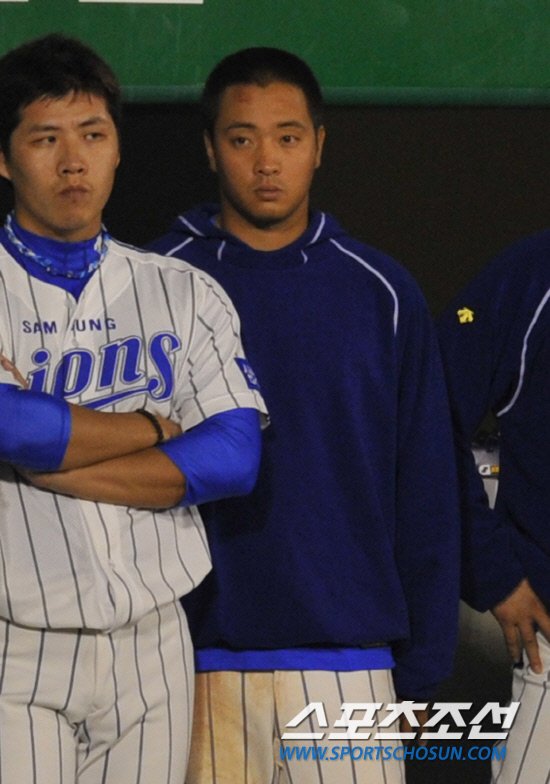 
	2010�� 10�� 7��

7�� �뱸���� ���� �λ�� �Ｚ�� �÷��̿��� 1�������� 3ȸ �λ� ����Ѱ� �浹�� ä������ �̸��� ��ó �ڱ��� �����ϴ�.

�뱸= ���� ���� kyungmin@sportschosun.com


