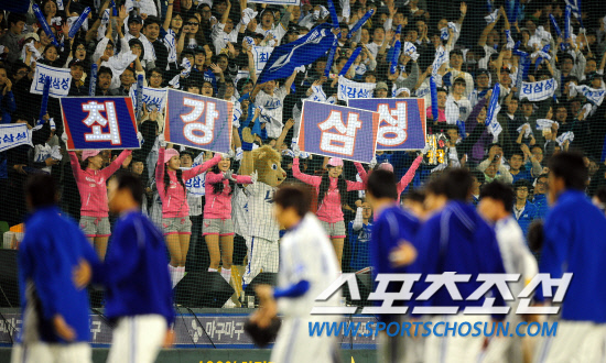 
	2010,10,07

PO1���� �Ｚ-�λ�

�Ｚ �ҵ��� ¥���� �������� �谨�� ���ô�.

�Ｚ �ҵ��� 7�� ������ �λ���� �뱸��⿡�� �Ｚ �������� 3��Ȩ������ PO1�������� �¸����� �������� �θ��� �����߱��� ���̸� ���ô�.

�뱸=����������basser@sportschosun.com


