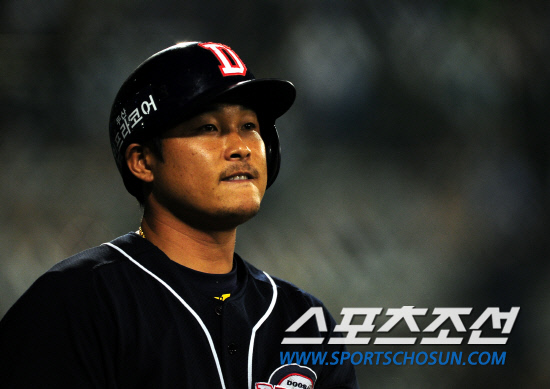 
	2010,10,07

PO1���� �Ｚ-�λ�

�λ� �赿�ְ� ȭ�� �ܶ೵��.

�赿�ִ� 8ȸ�� �Ｚ �������� ���� 3�� Ȩ������ ��⿡ ������ �̸� �ǹ��� �Ǹ����� ǥ���� ���� �ִ�.

�뱸=����������basser@sportschosun.com


