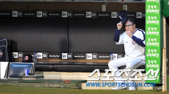 
	2010���ξ߱� PO 1���� �Ｚ���̿���-�λ꺣� ��Ⱑ 7�� �뱸�ùο�忡�� ���ȴ�. �Ｚ�� 6-5 �����и� ���� �λ� ��湮 ������ ��� ���� �Ŀ��� �������� ���ƿ����� �Ͼ�� ���ϰ� �ִ�.

�뱸=��������� songs@sportschosun.com


