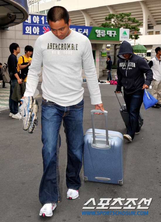 
	��¯ ä���� ���� û���� ������ ȸ��Ƽ������ ��ġ�� �ߴ�.


