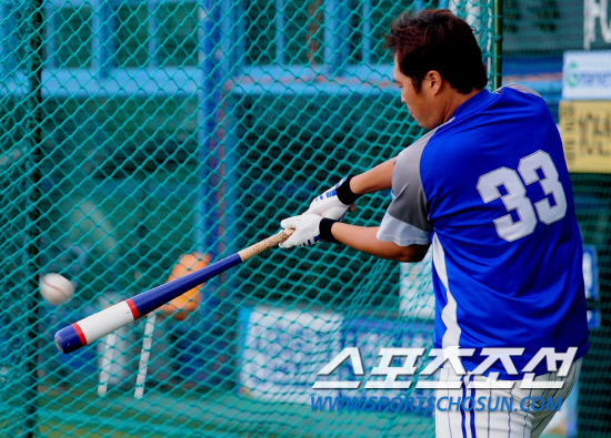 
	2010,10,08

PO1������ �¸��� �̲� ������, 2������ �յ� 8�� ���� ���� �ٸ����� �Ʒÿ� ������ ����.

���� ��Ÿ�ڶ� �ؼ� ���� �������� �Ʒð� �ٸ� �ٴ� ����.

������ �⺻�Ʒÿ� �� ������� ���Ѵ�.

�߼��� ��ŭ �����Ʒõ� ���� �� ������ �� ����.

Ÿ���Ʒ��� �⺻�̴�. ����ִ� ���� 

Ȩ��Ÿ�ڵ鵵 ��Ʈ�Ʒ��� �Ѵٴ� ���̴�. ������ ���� ���ܴ� �ƴϴ�.

�ַ��÷��� �Ʒ��� ���������� ��������� �⺻�� ����� �������� �Ʒ��� ������.

�뱸=������ ���� baser@sportschosun.com


