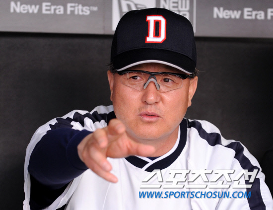 
	2010.10.8/

���ξ߱� PO 2���� �Ｚ���̿���-�λ꺣� ��Ⱑ 8�� �뱸���� ���ȴ�. �λ� ��湮 ������ ��� �� ���ƿ����� ���ڵ�� ���������� �ϰ� �ִ�. 

�뱸=������ ���� songs@sportschosun.com


