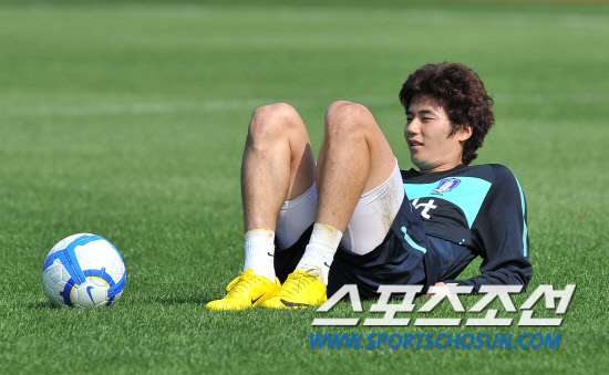 
	���������� 2010

.10.8. �⼺���� 8�� ����NFC �ؿ��� 9������ �Ʒ��� ��ģ �� �׶��忡 �ɾƼ� ������ ���̰� �ִ�

����NFC=�����ʱ��� young@sportschosun.com


