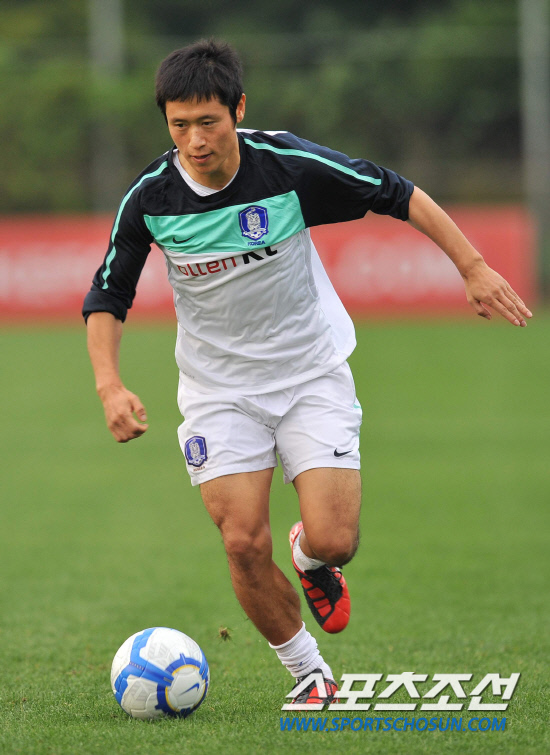 
	����(8��) �Լ��� �̿�ǥ�� ����NFC �ؿ��� �Ʒÿ��� ���͸��� �÷��ְ� �ִ�.     ����NFC=������ ���� young@sportschosun.com


