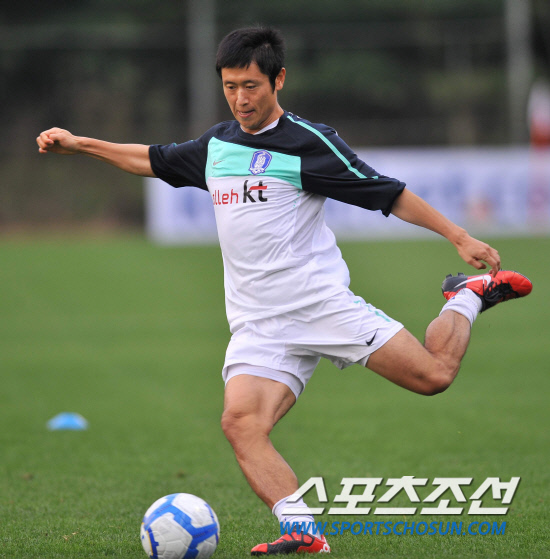 
	����(8��) �Լ��� �̿�ǥ�� ����NFC �ؿ��� �Ʒÿ��� ���͸��� �÷��ְ� �ִ�.     ����NFC=������ ���� young@sportschosun.com


