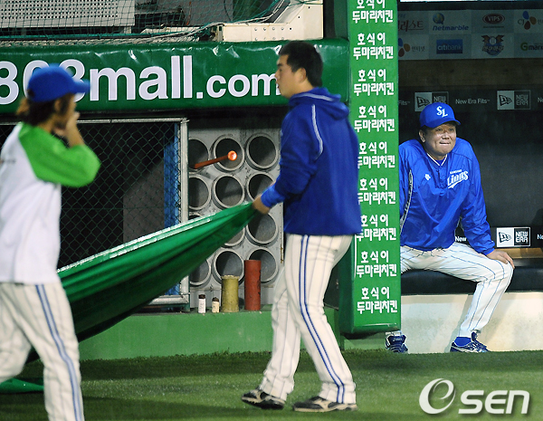 
	[����]������,'�� �� ���̿���'
