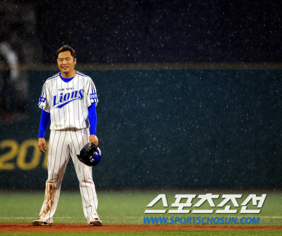 
	2010,10,08

PO1���� �Ｚ-�λ�

PO2���� 1ȸ�� 1�� 1,2�翡�� 2������ �����̰� �������� Ÿ�� �� 3��� �پ���.�׷��� Ÿ���� �λ� �������� ���� ����ƿ����� �� ������ ���̾��ٴ� �� ���� �ִ�.

�뱸=������ ���� baser@sportschosun.com


