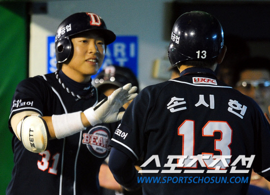 
	2010,10,08

PO1���� �Ｚ-�λ�

�λ� 1��Ÿ�� �������� 3ȸ�� 1�� 2,3�翡�� �߰߼� �� ����ö��̷� 3������ �ս����� Ȩ���� �ҷ� ���� �� ���� �������̺긦 ������ �ִ�.

�뱸=������ ���� baser@sportschosun.com


