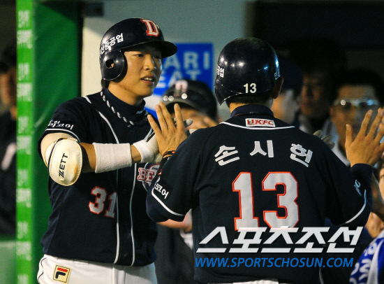 
	2010,10,08

PO1���� �Ｚ-�λ�

�λ� 1��Ÿ�� �������� 3ȸ�� 1�� 2,3�翡�� �߰߼� �� ����ö��̷� 3������ �ս����� Ȩ���� �ҷ� ���� �� ���� �������̺긦 ������ �ִ�.

�뱸=������ ���� baser@sportschosun.com


